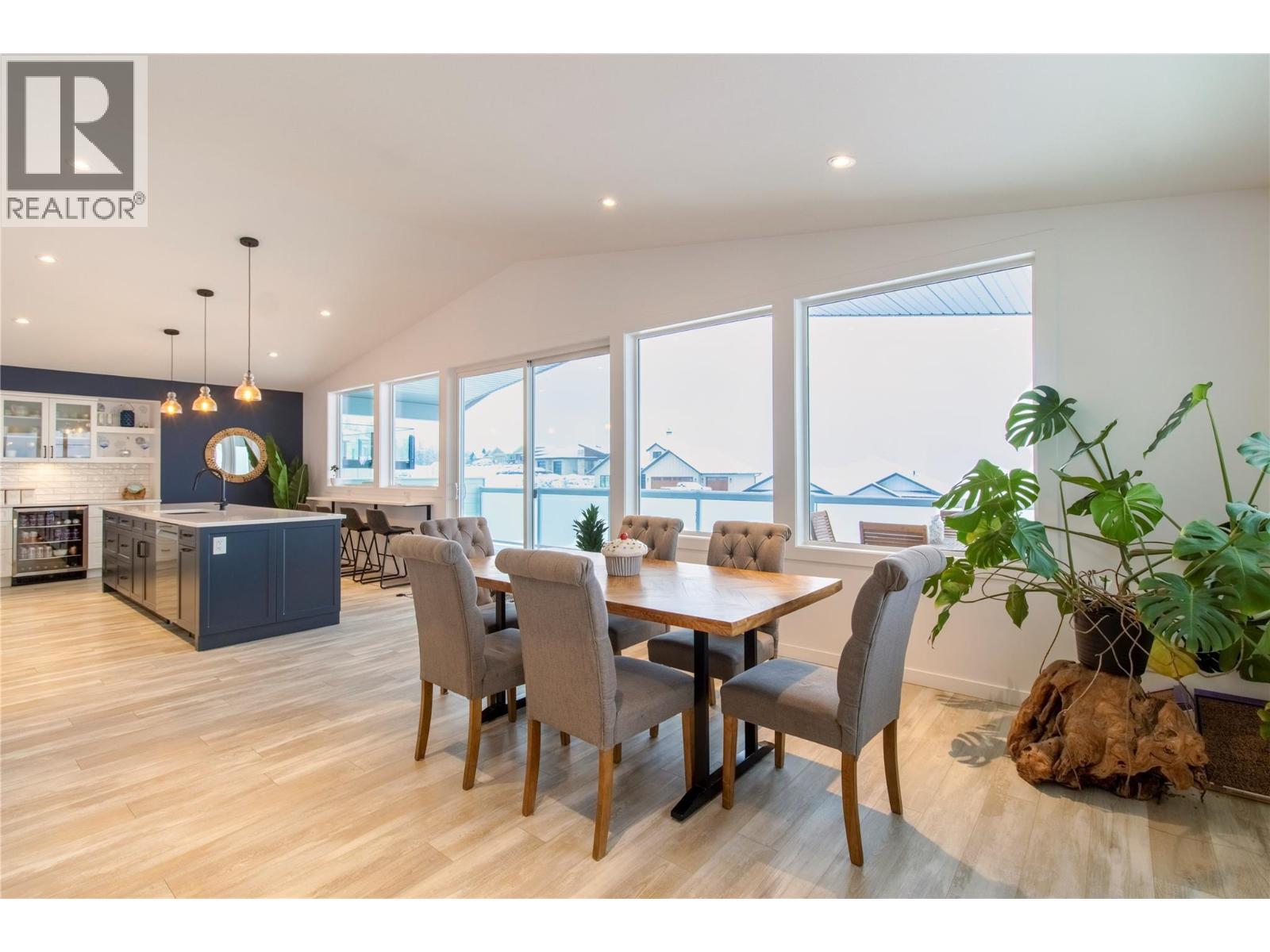 2521 Panoramic Way. Blind Bay, British Columbia