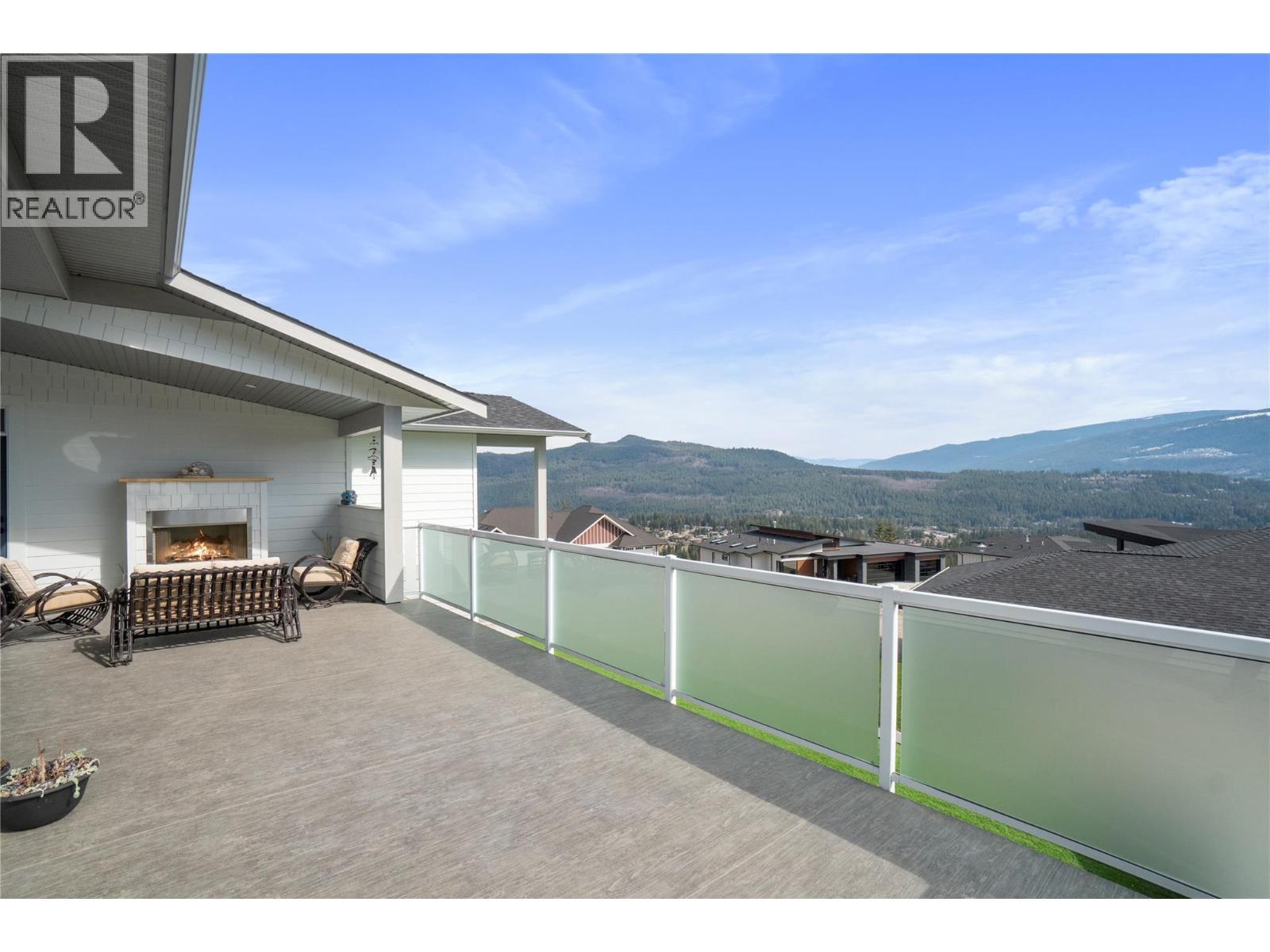 2521 Panoramic Way. Blind Bay, British Columbia