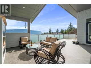 2521 Panoramic Way. Blind Bay, British Columbia