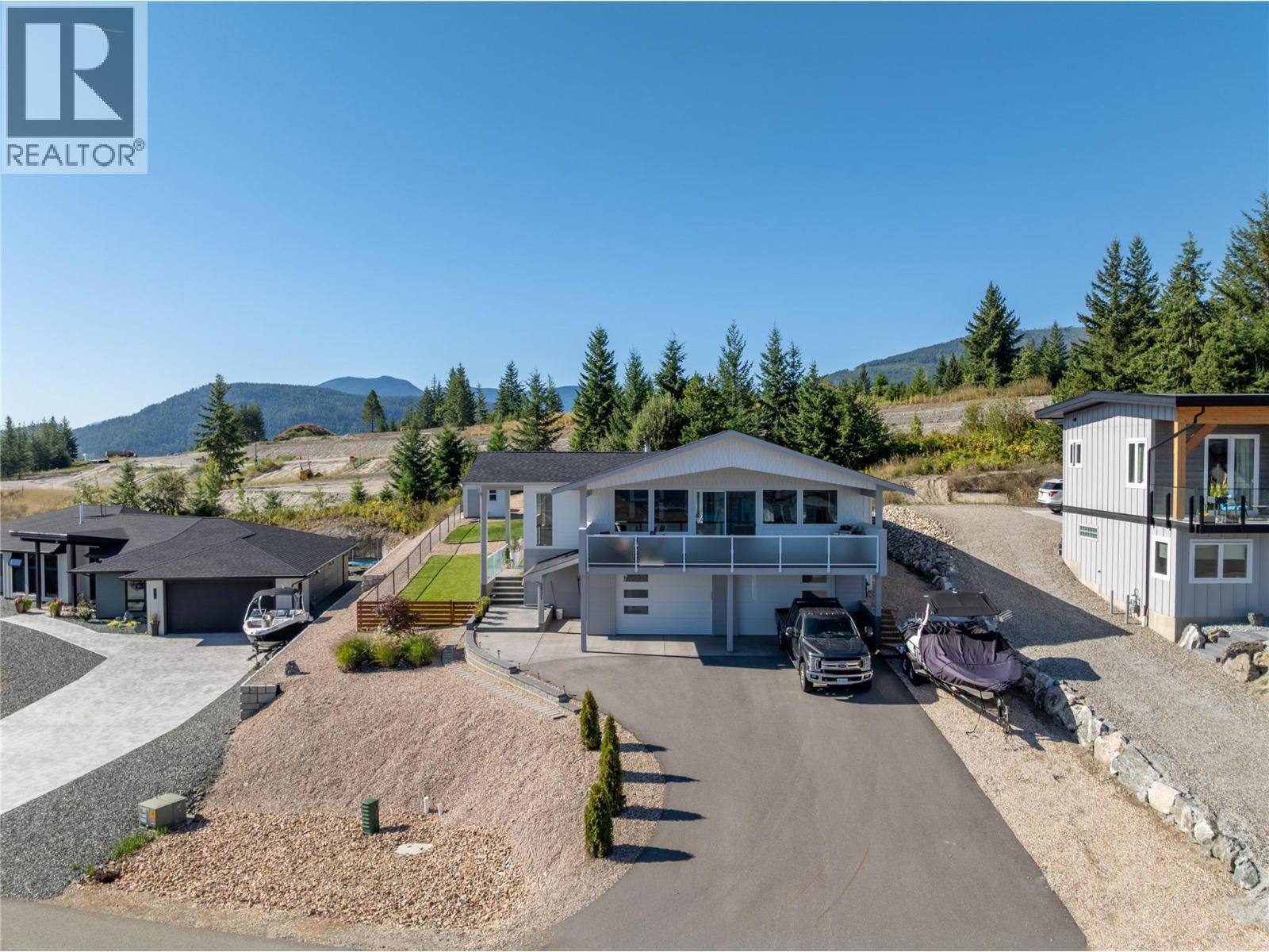 2521 Panoramic Way. Blind Bay, British Columbia