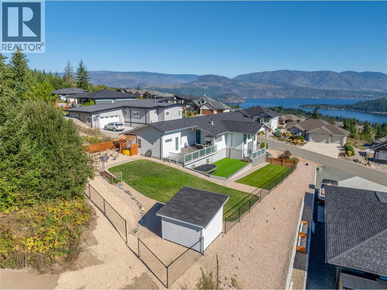 2521 Panoramic Way. Blind Bay, British Columbia