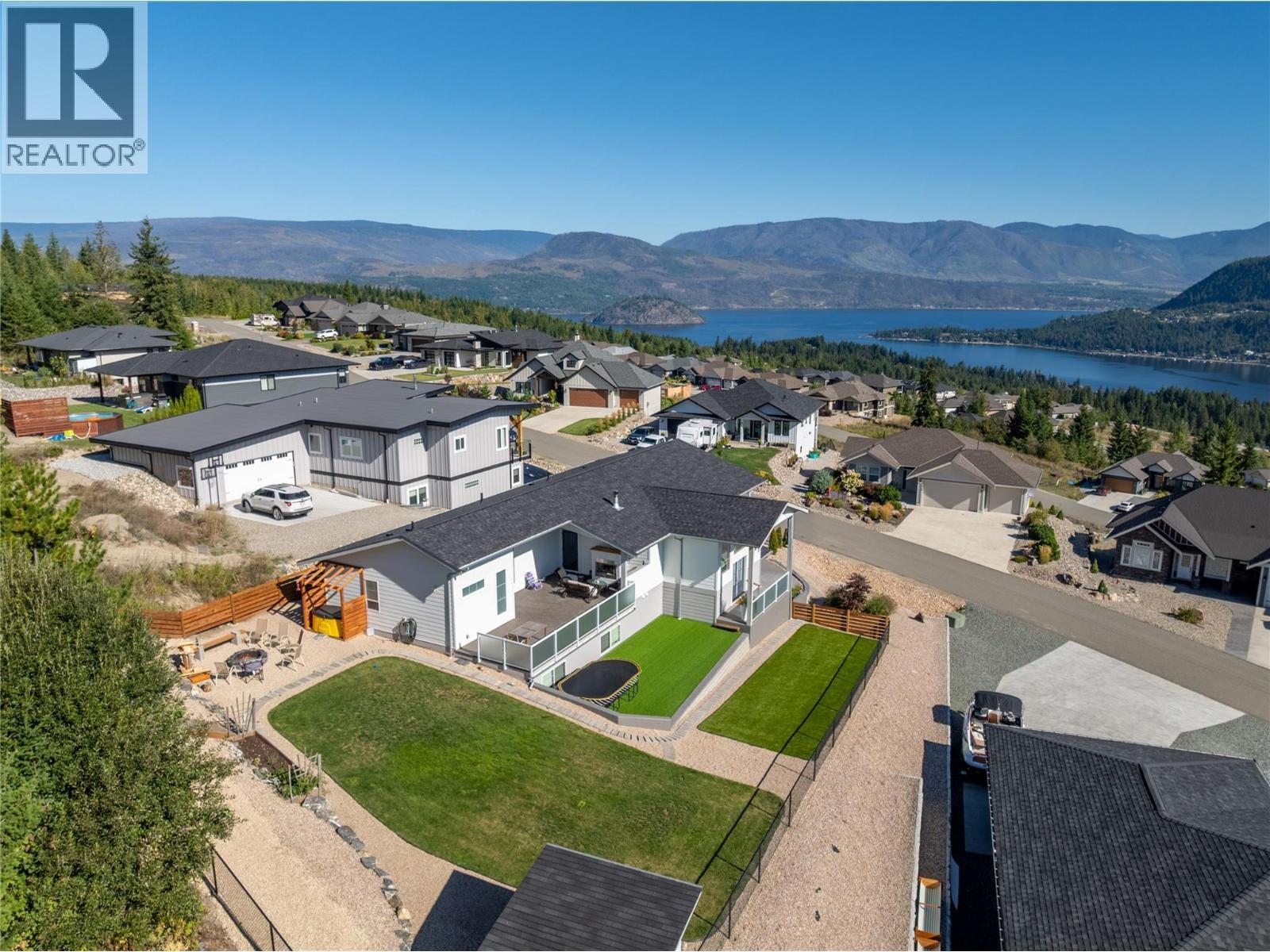 2521 Panoramic Way. Blind Bay, British Columbia