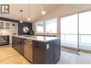 2521 Panoramic Way. Blind Bay, British Columbia