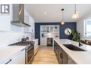 2521 Panoramic Way. Blind Bay, British Columbia