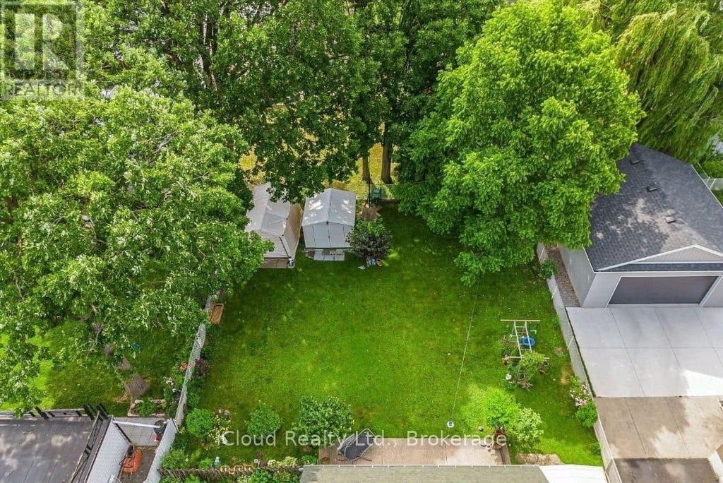 215 Elmwood Crescent, Milton (om Old Milton)