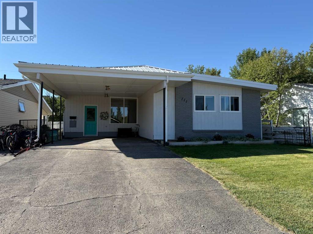 111 3 Avenue E, Bow Island