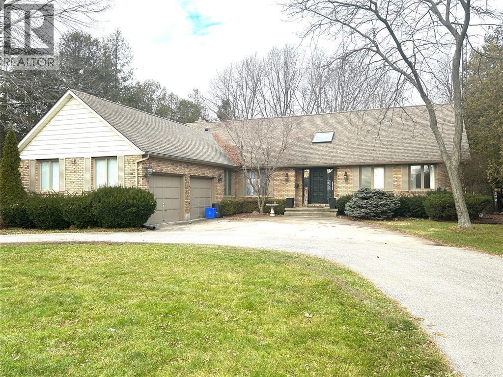 3538 Queen Street, Plympton-Wyoming