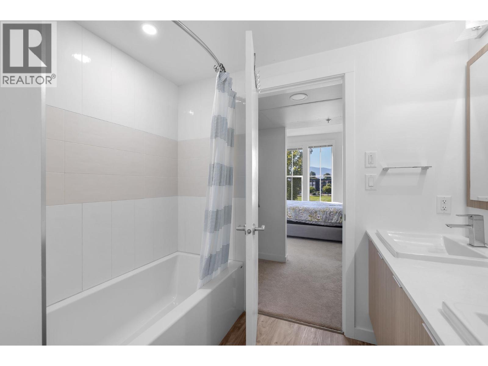 1775 Chapman Place Unit# 221. Kelowna, British Columbia