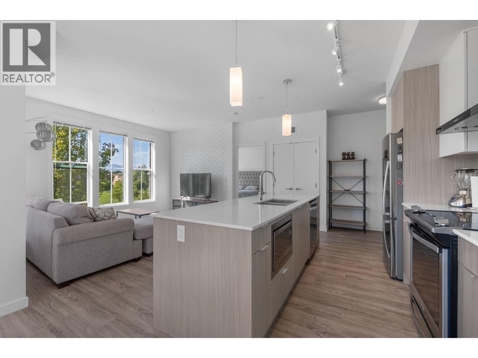 1775 Chapman Place Unit# 221. Kelowna, British Columbia