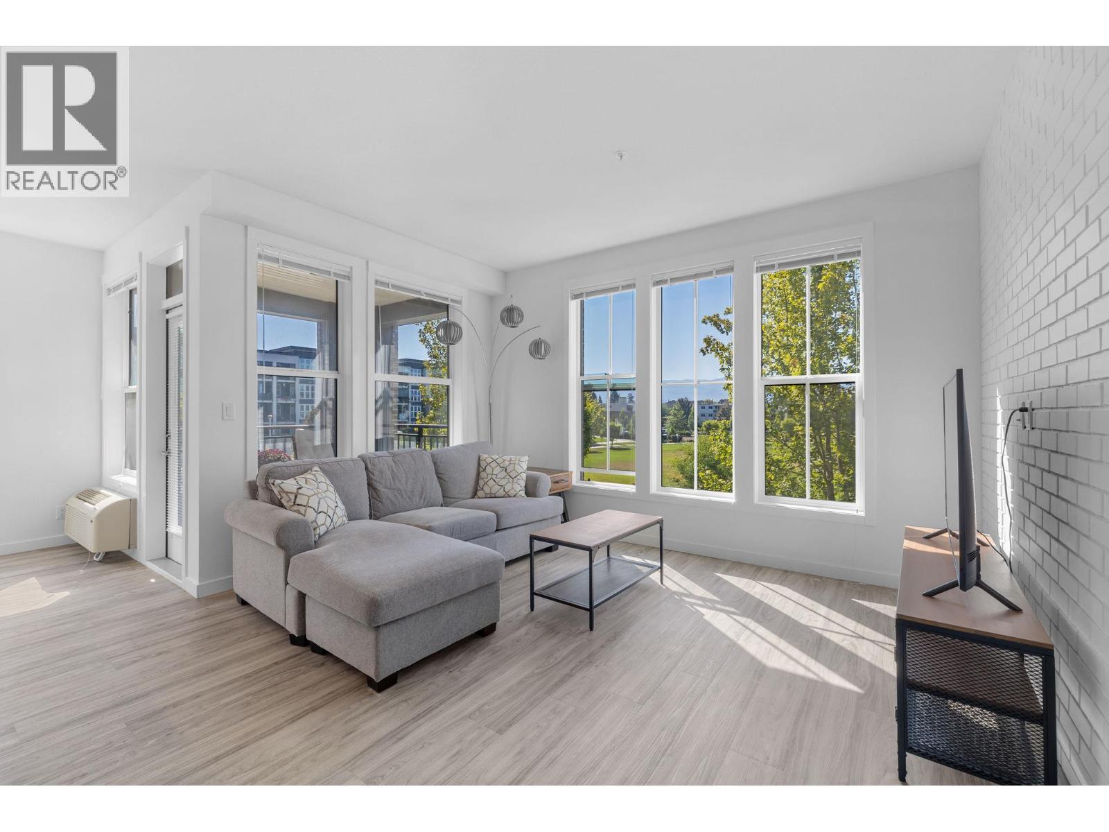 1775 Chapman Place Unit# 221. Kelowna, British Columbia