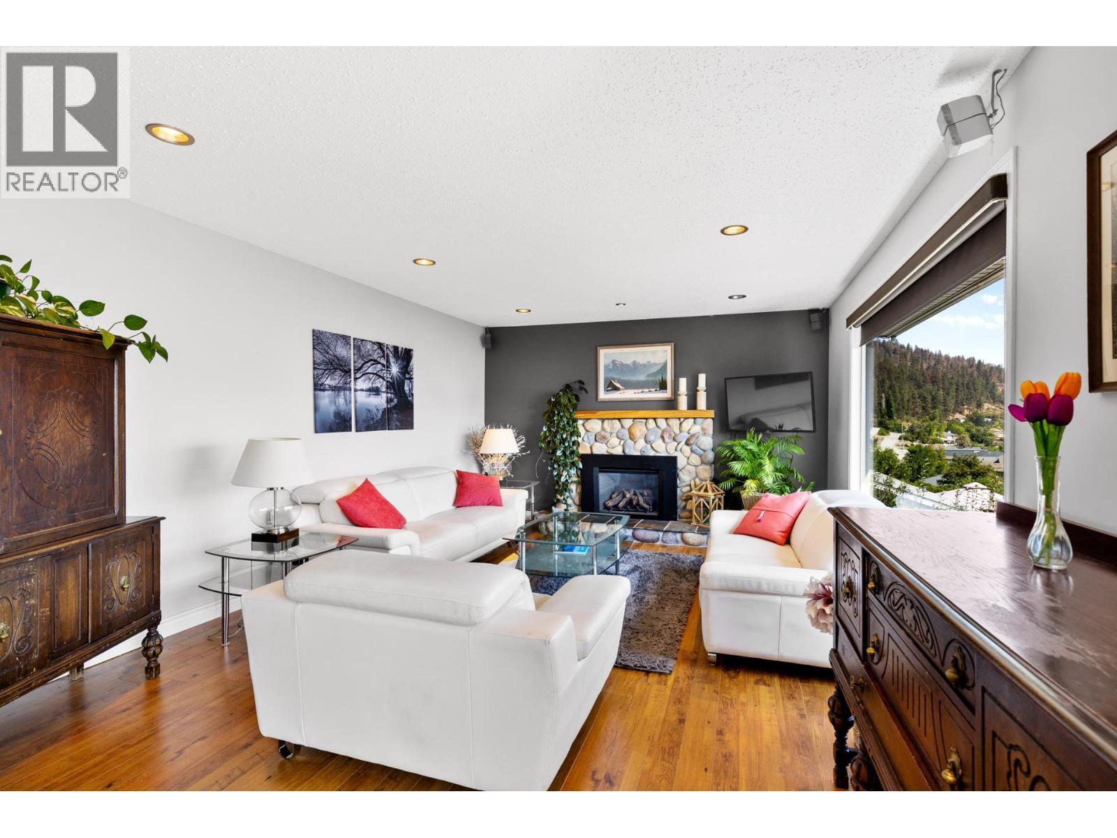 5277 Clarence Road. Peachland, British Columbia