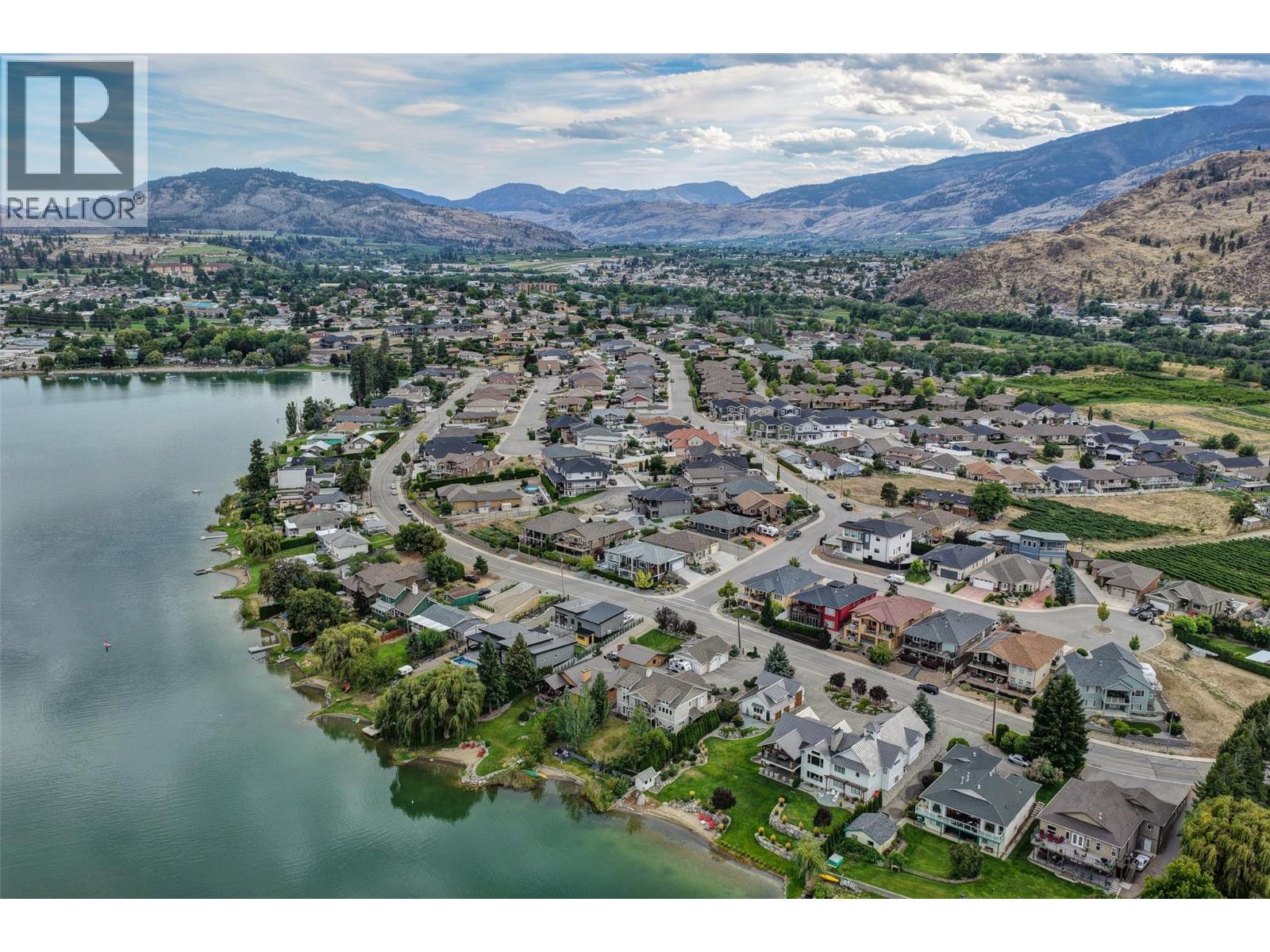 392 Chardonnay Avenue. Oliver, British Columbia