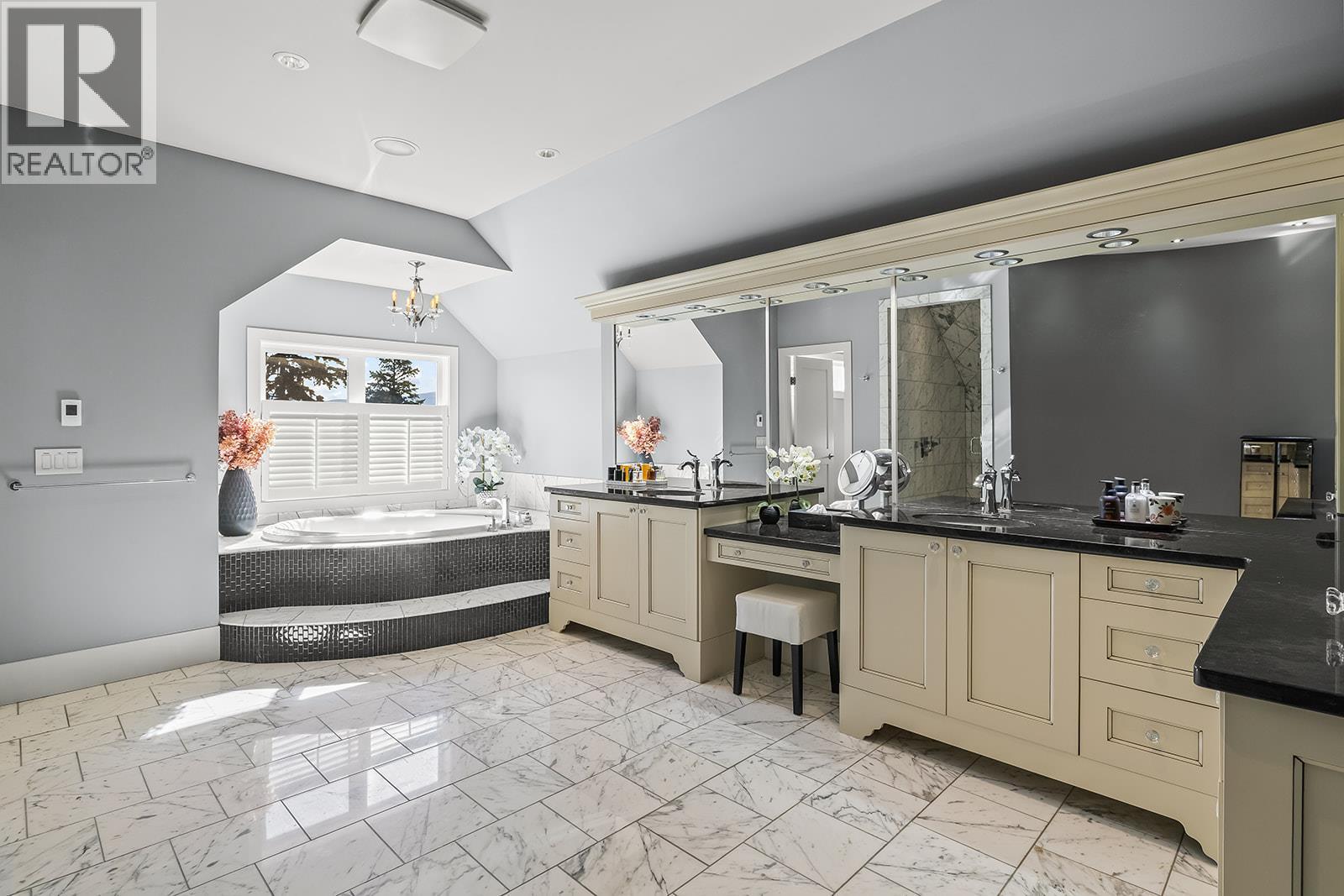 2410 Abbott Street Unit# 4. Kelowna, British Columbia