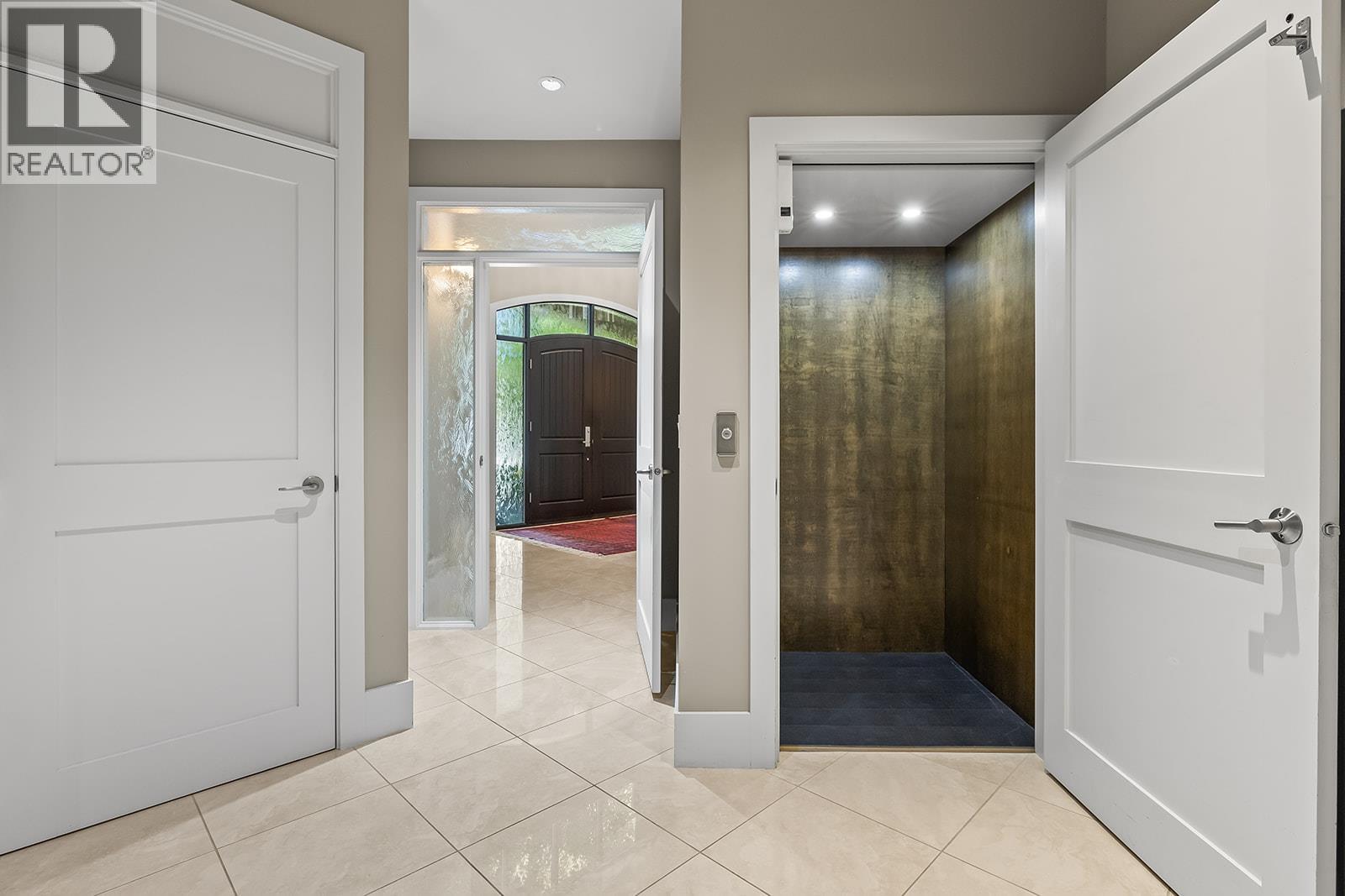 2410 Abbott Street Unit# 4. Kelowna, British Columbia