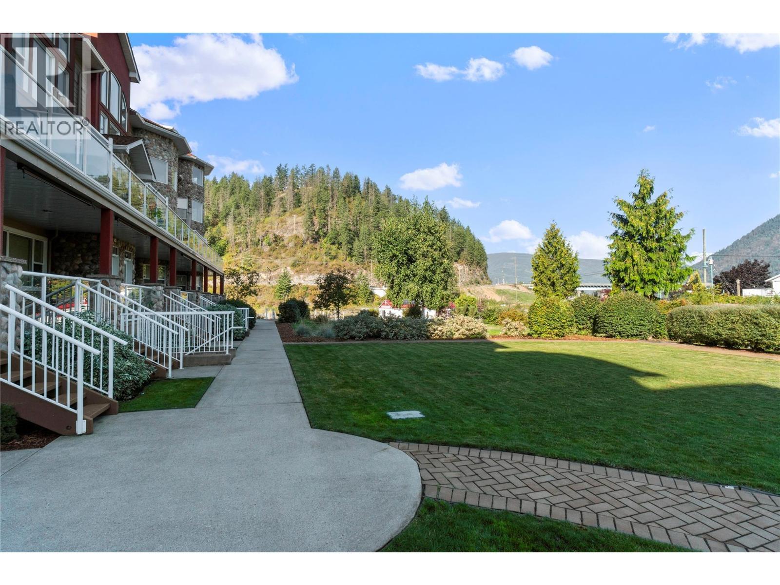 1130 Riverside Avenue Unit# 3. Sicamous, British Columbia