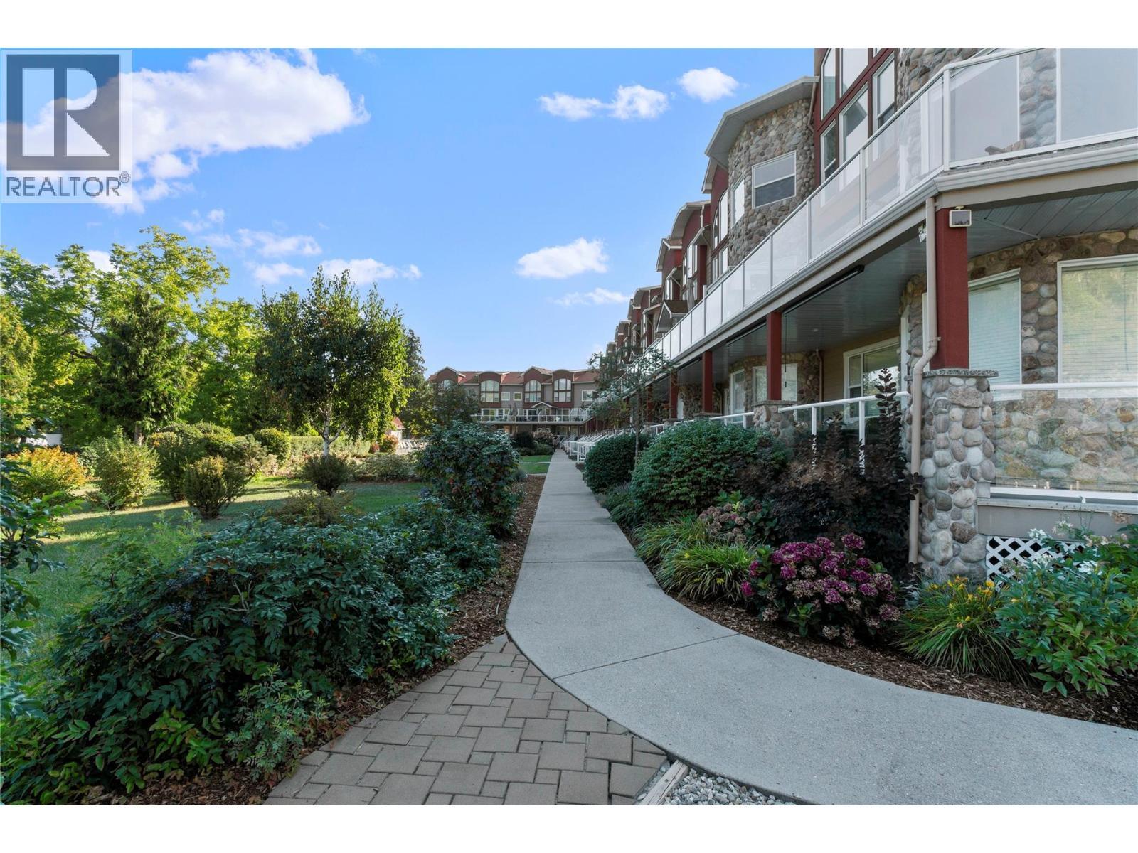 1130 Riverside Avenue Unit# 3. Sicamous, British Columbia