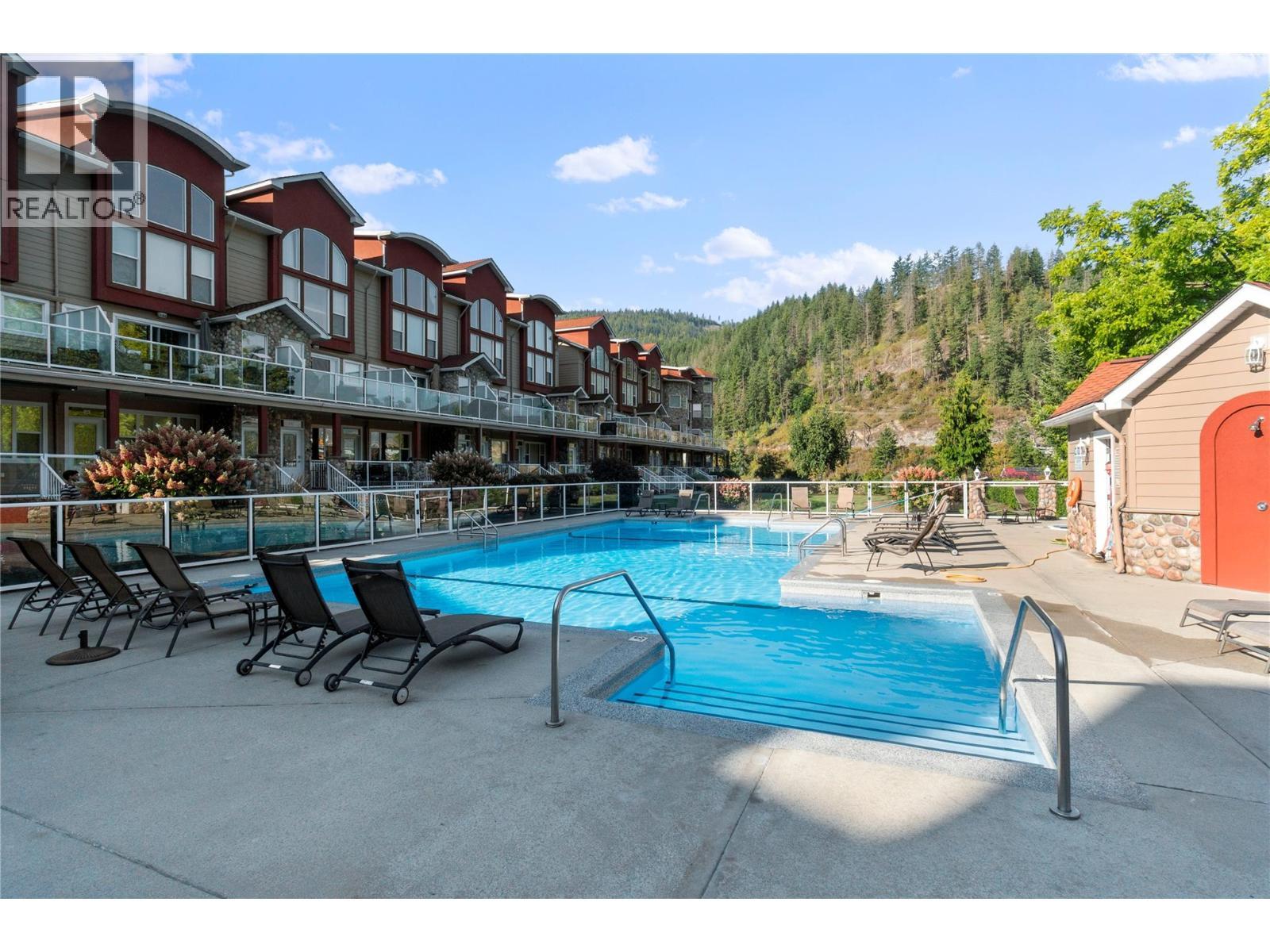 1130 Riverside Avenue Unit# 3. Sicamous, British Columbia