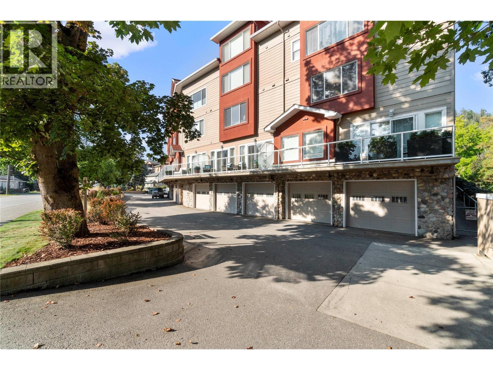 1130 Riverside Avenue Unit# 3. Sicamous, British Columbia