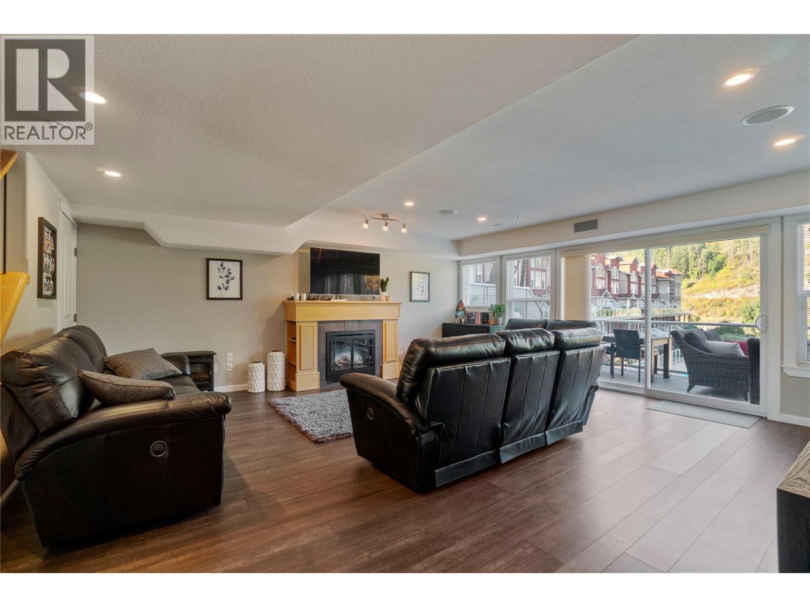 1130 Riverside Avenue Unit# 3. Sicamous, British Columbia