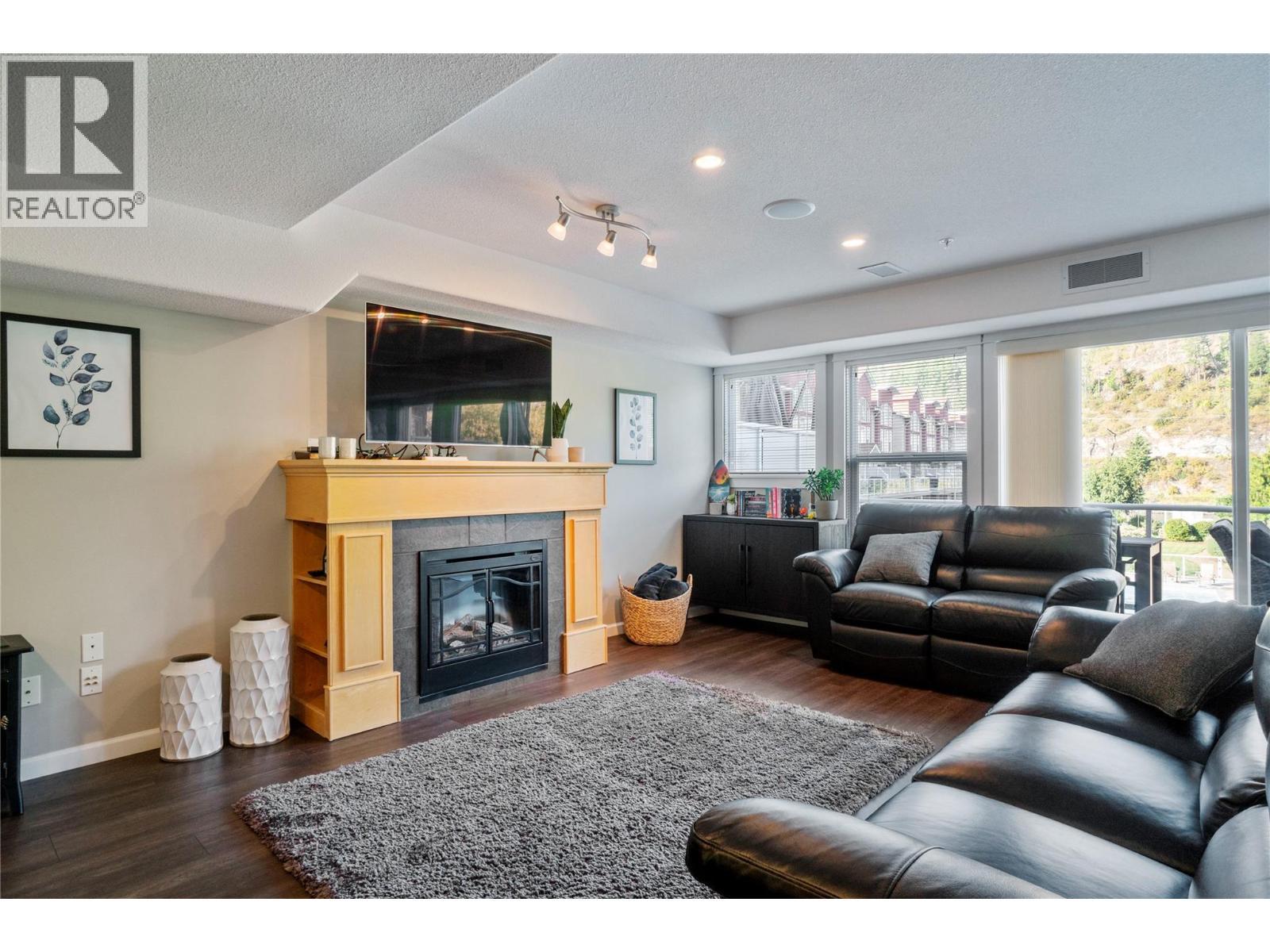 1130 Riverside Avenue Unit# 3. Sicamous, British Columbia