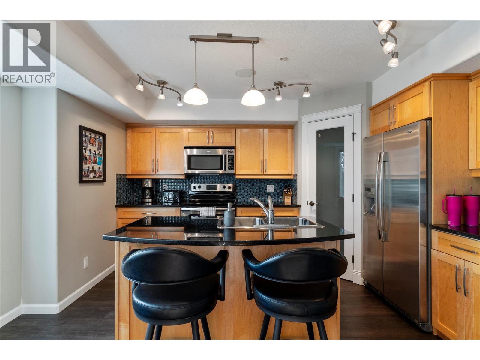 1130 Riverside Avenue Unit# 3. Sicamous, British Columbia