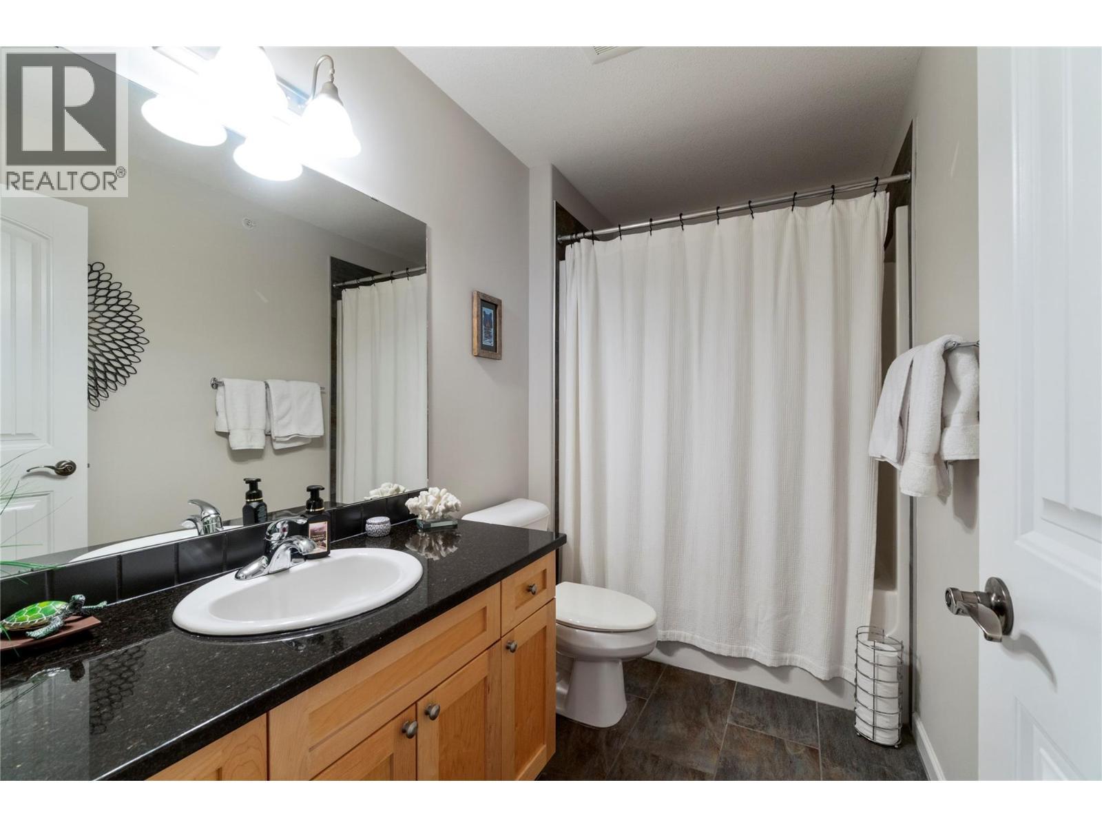 1130 Riverside Avenue Unit# 3. Sicamous, British Columbia