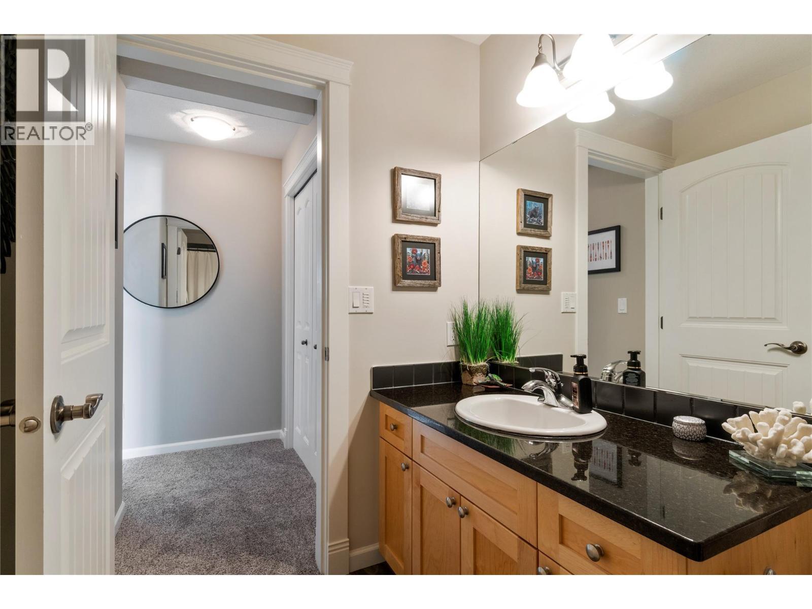 1130 Riverside Avenue Unit# 3. Sicamous, British Columbia