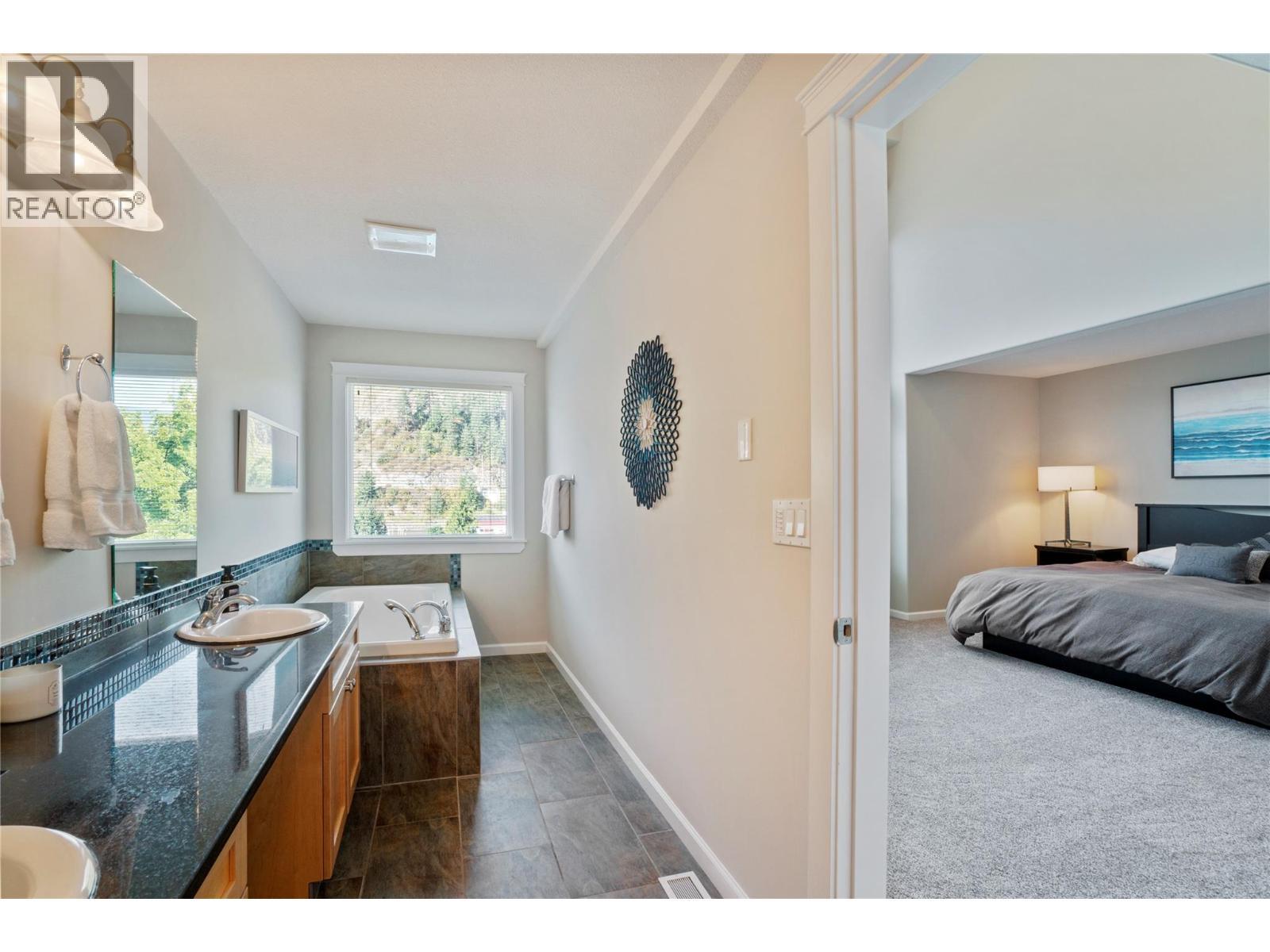 1130 Riverside Avenue Unit# 3. Sicamous, British Columbia