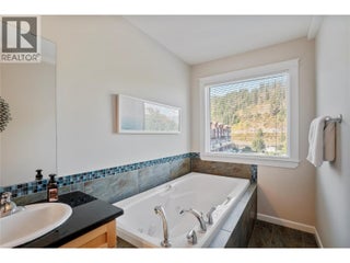 1130 Riverside Avenue Unit# 3. Sicamous, British Columbia