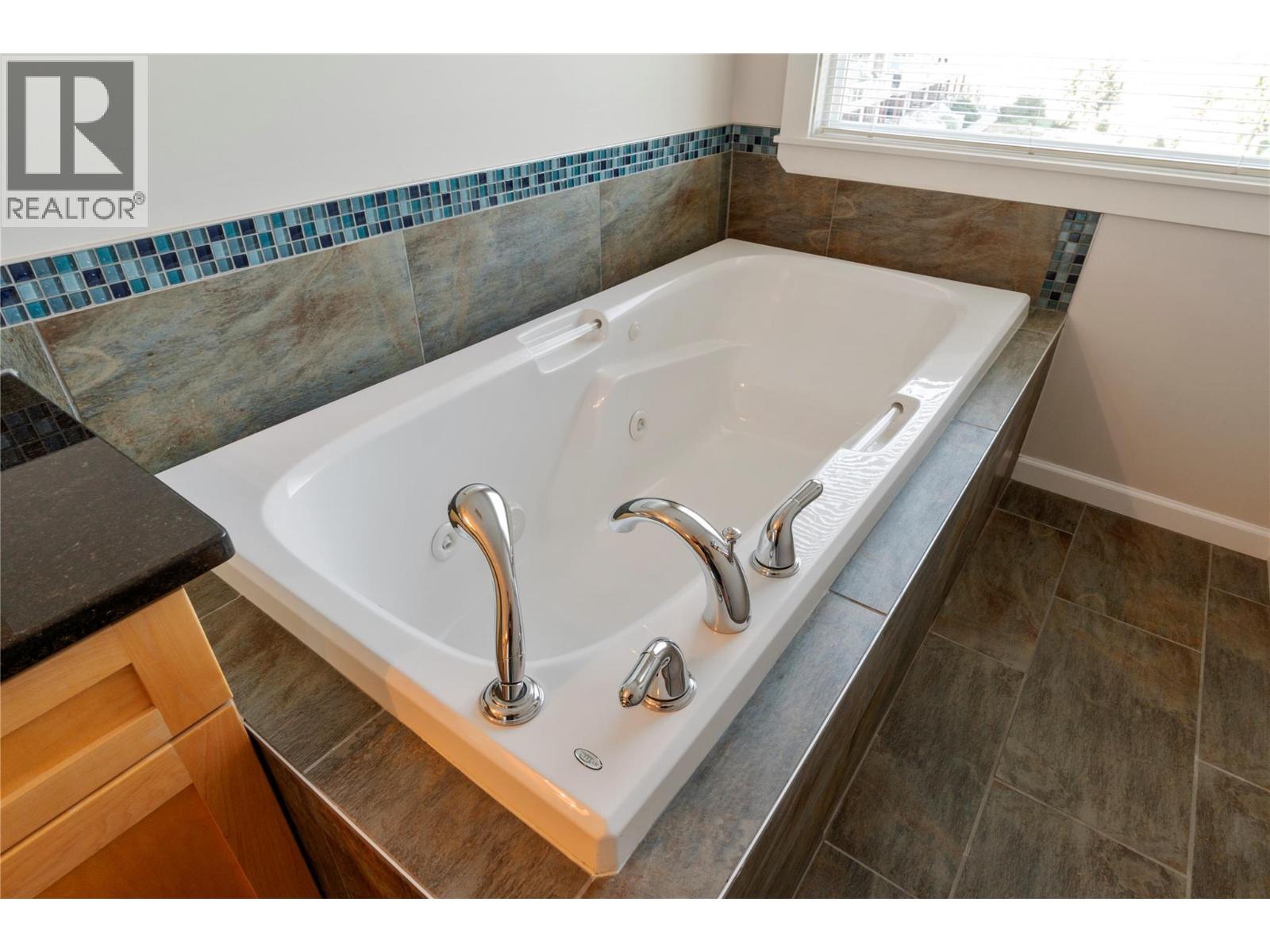 1130 Riverside Avenue Unit# 3. Sicamous, British Columbia