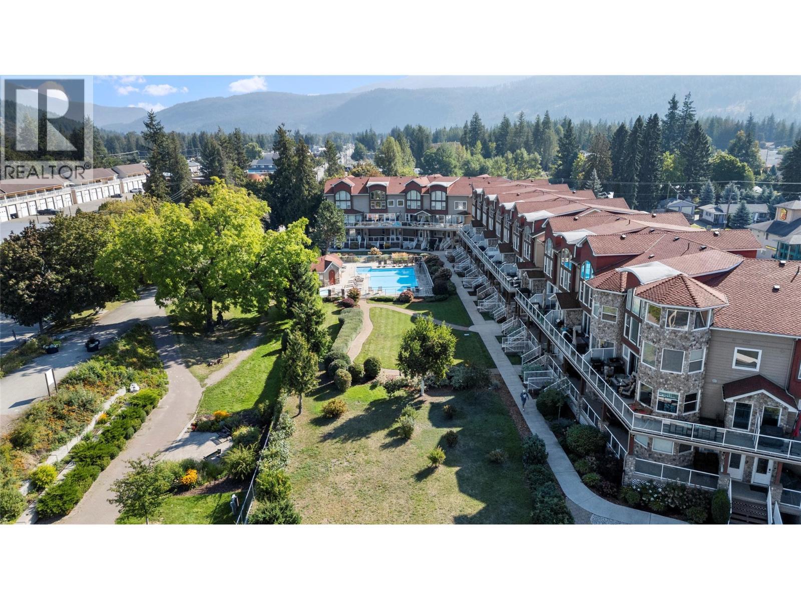 1130 Riverside Avenue Unit# 3. Sicamous, British Columbia