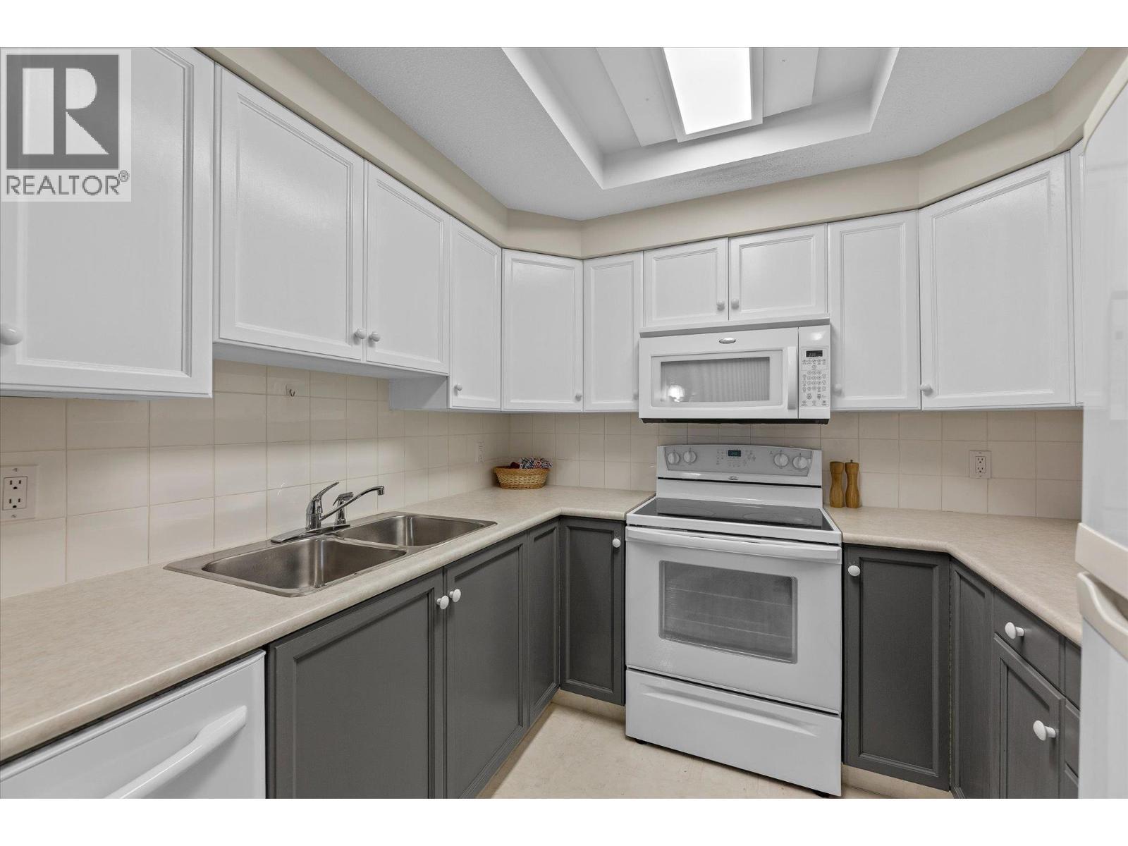 1965 Durnin Road Unit# 126. Kelowna, British Columbia