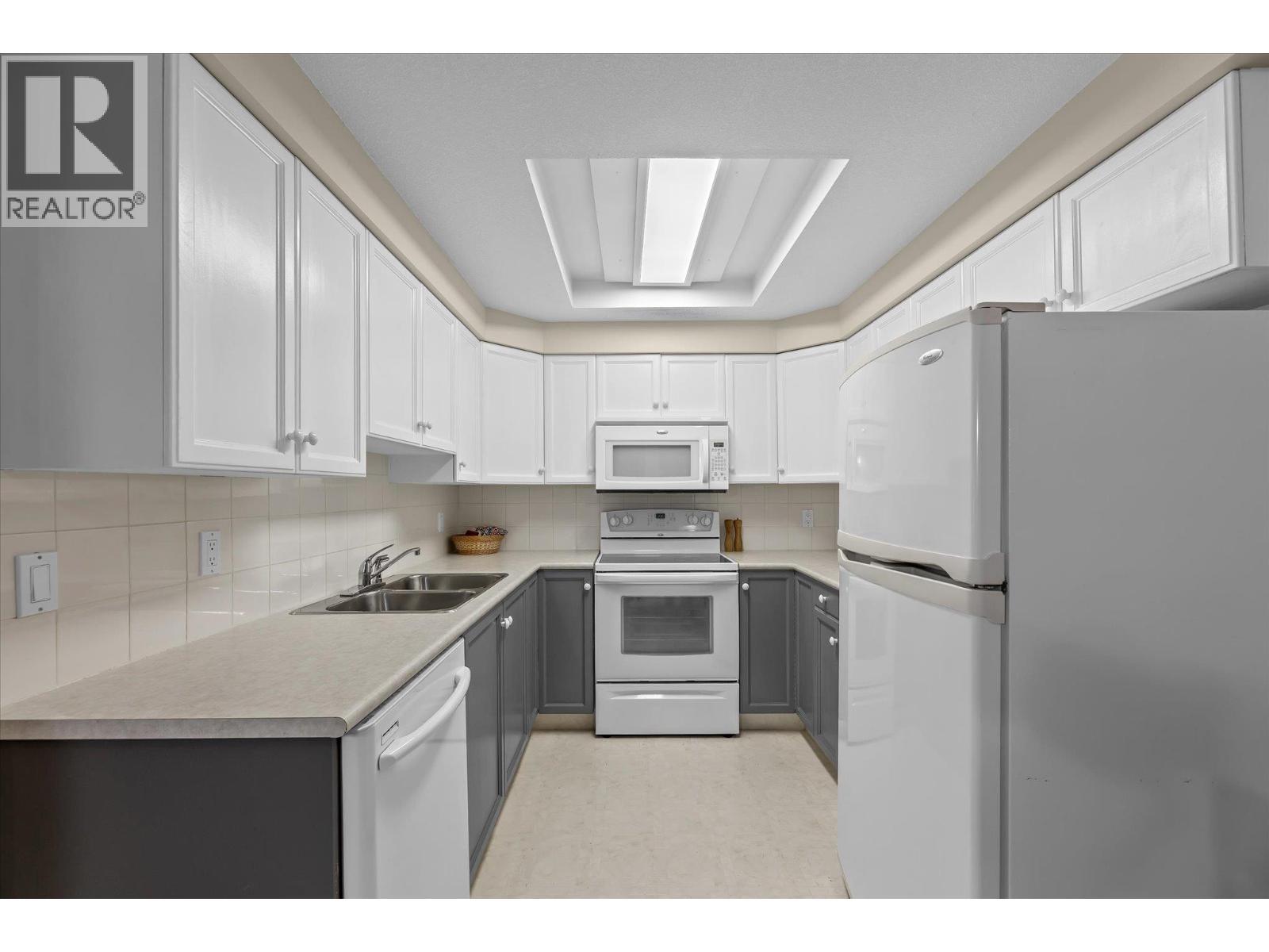 1965 Durnin Road Unit# 126. Kelowna, British Columbia