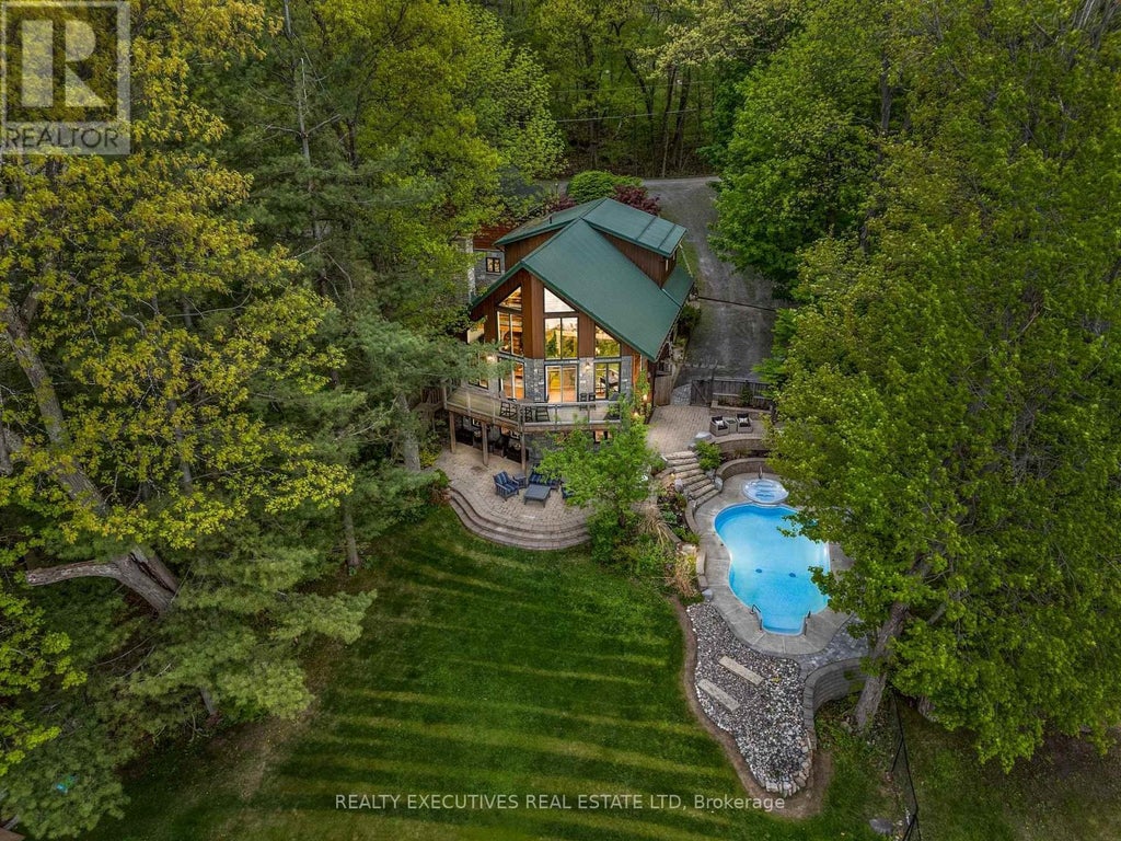 106 Black Snake Lane N, Frontenac Islands (the Islands)