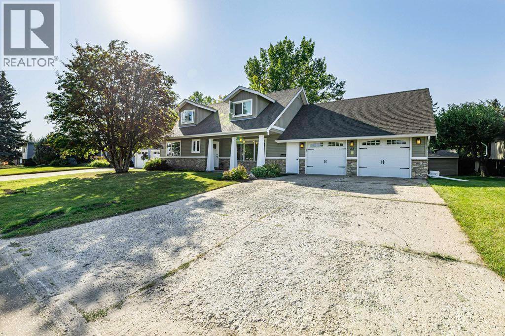 33 Fairway Drive, Lacombe