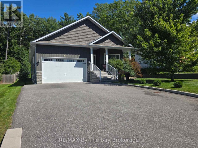 37 Wesley Avenue, Wasaga Beach