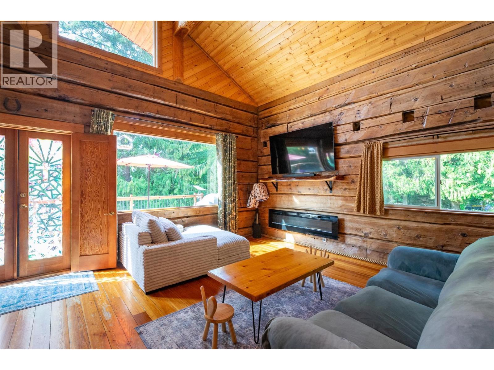 1834 Stepp Pit Road. Sicamous, British Columbia