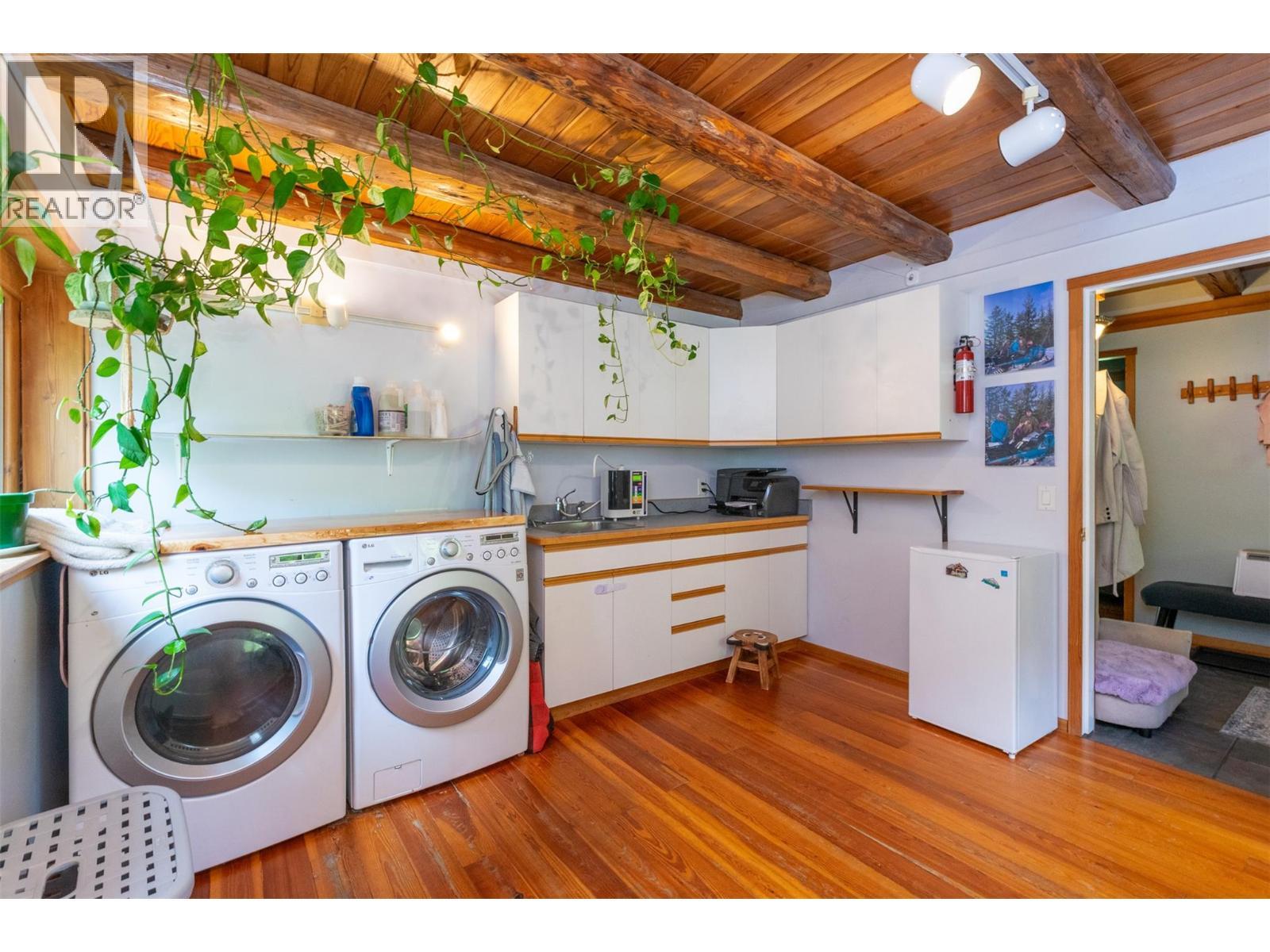 1834 Stepp Pit Road. Sicamous, British Columbia