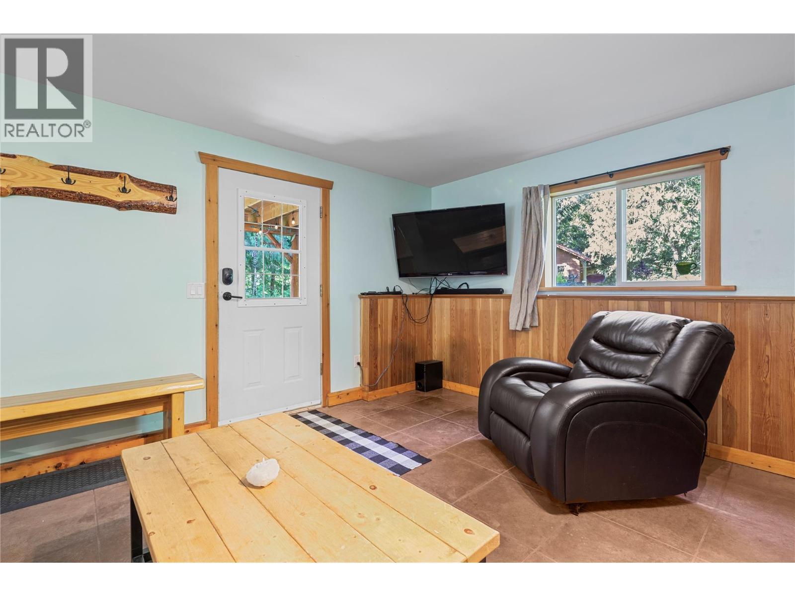 1834 Stepp Pit Road. Sicamous, British Columbia