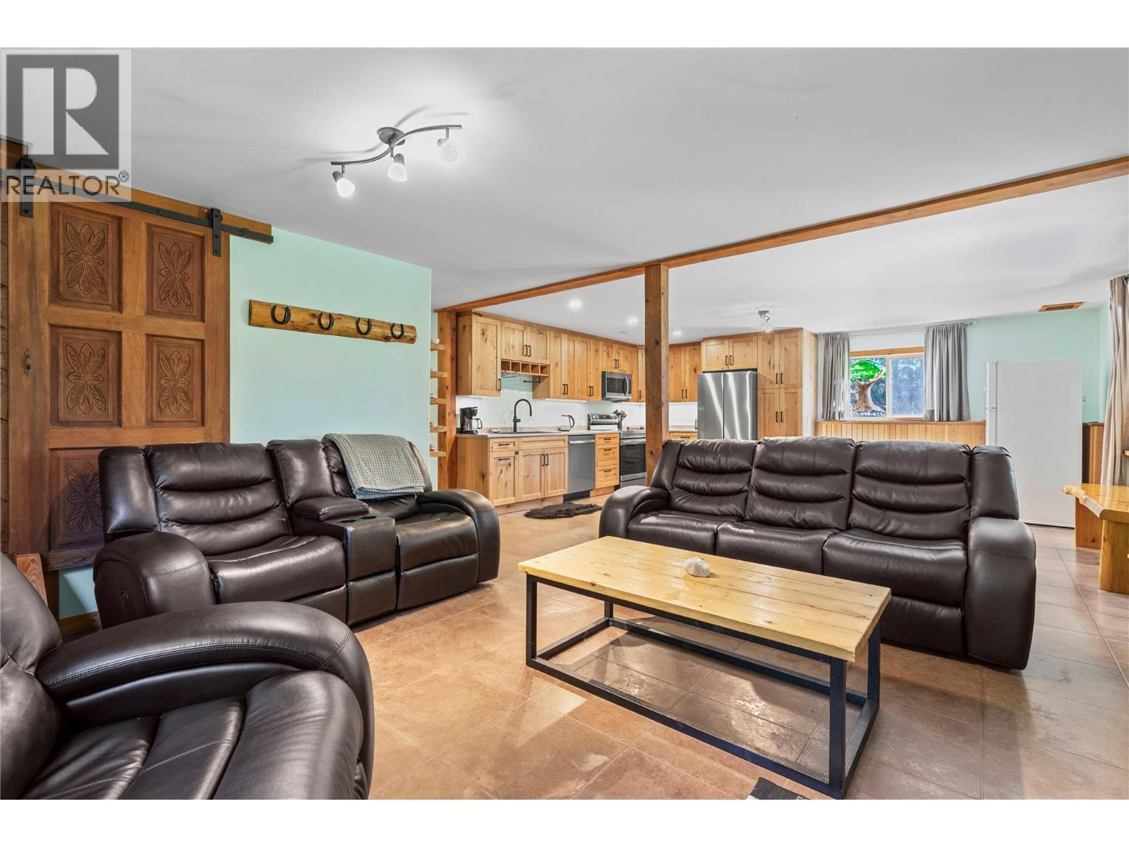 1834 Stepp Pit Road. Sicamous, British Columbia