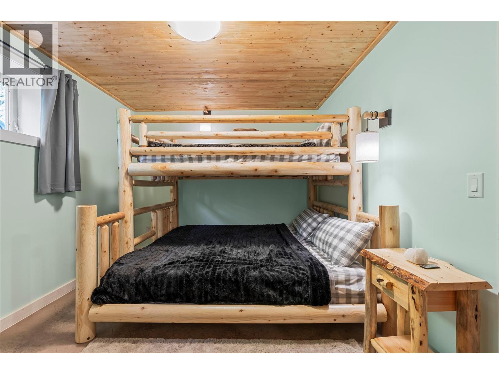 1834 Stepp Pit Road. Sicamous, British Columbia