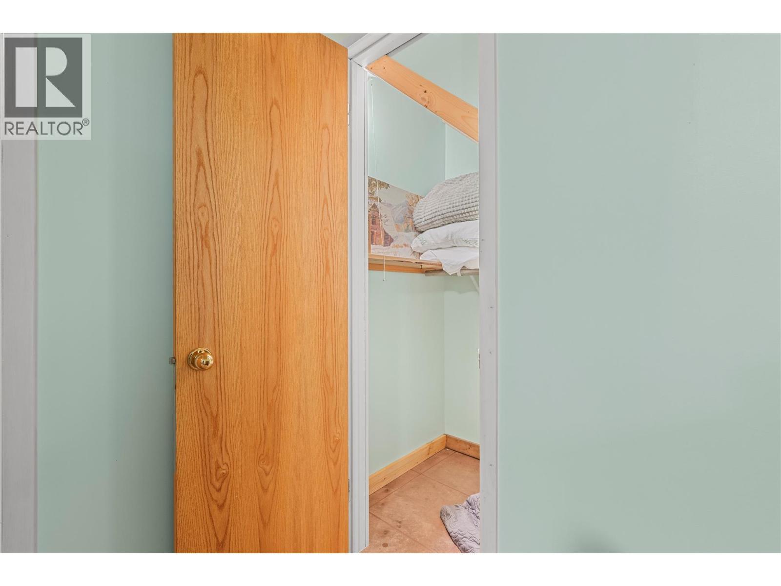 1834 Stepp Pit Road. Sicamous, British Columbia