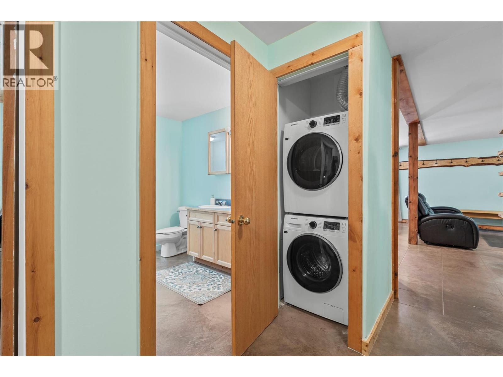 1834 Stepp Pit Road. Sicamous, British Columbia