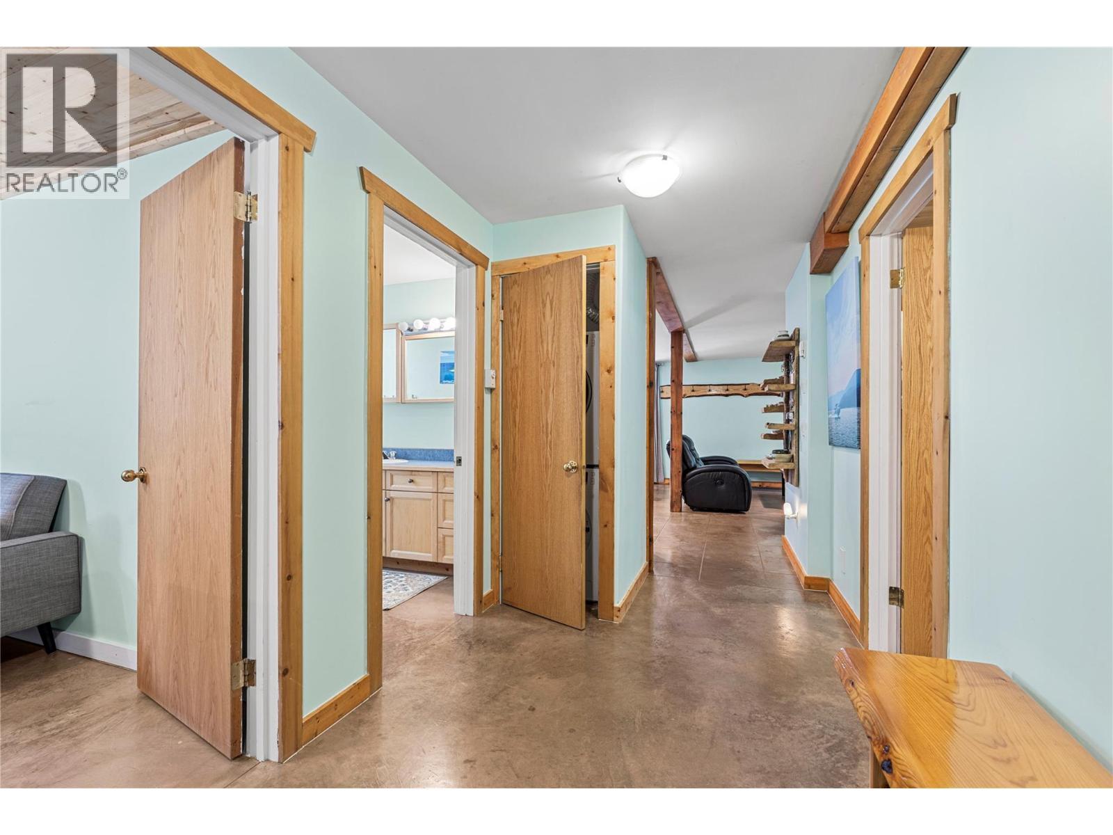 1834 Stepp Pit Road. Sicamous, British Columbia