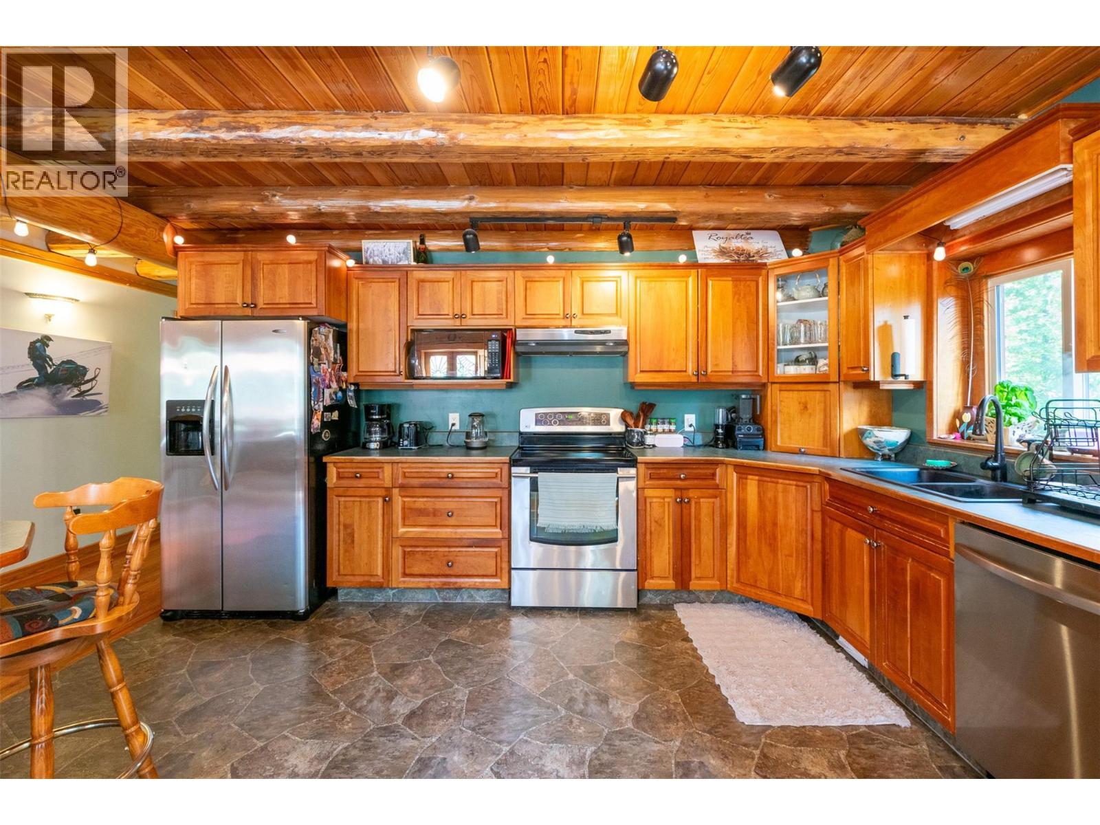 1834 Stepp Pit Road. Sicamous, British Columbia