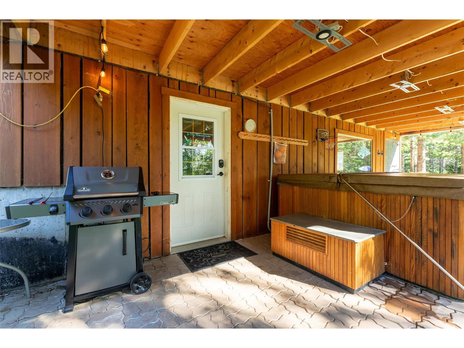 1834 Stepp Pit Road. Sicamous, British Columbia