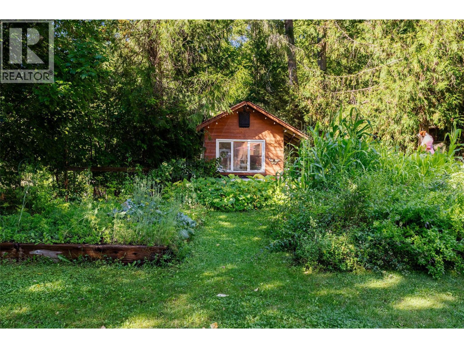 1834 Stepp Pit Road. Sicamous, British Columbia