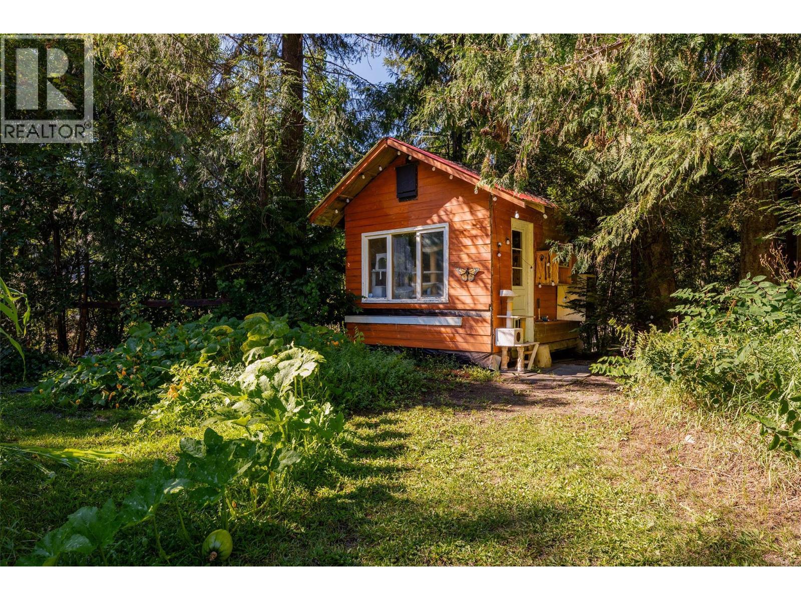 1834 Stepp Pit Road. Sicamous, British Columbia