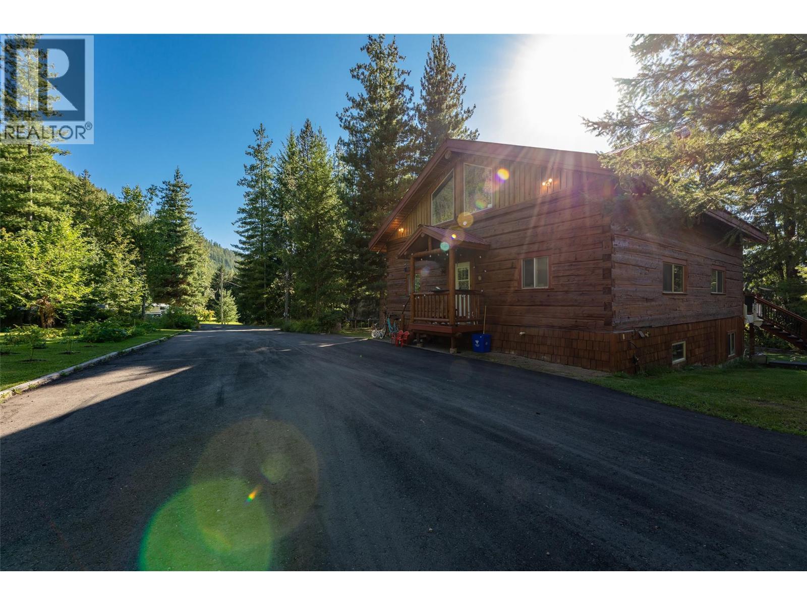 1834 Stepp Pit Road. Sicamous, British Columbia