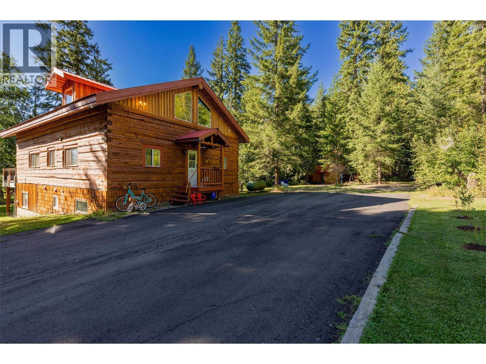 1834 Stepp Pit Road. Sicamous, British Columbia